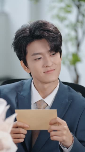 完蛋！撩的竟是京圈掌权人（72集）短剧全剧终合集放送