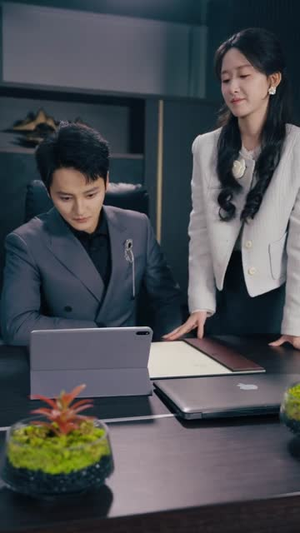 我在职场发疯称霸（70集）短剧全剧终在线连看