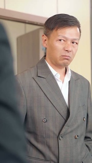 校花求复合,我已是她高攀不起的人(80集) 校花求复合,我已是她高攀不起的人(80集)短剧合集彩蛋完整版